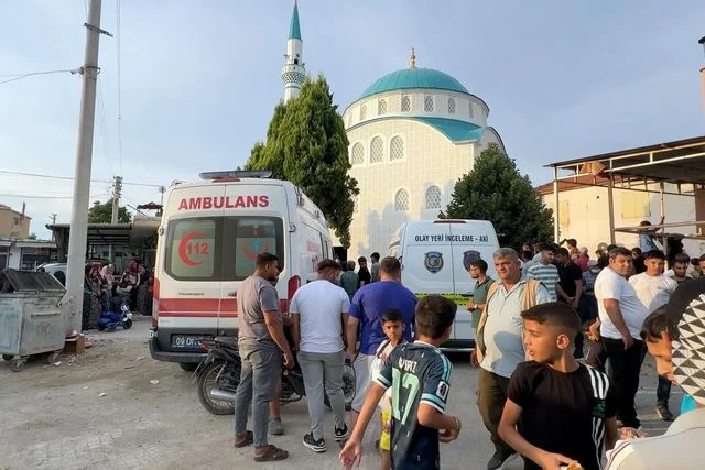 Cami inşaatında 2 işçi iskeleden düştü: 1 ölü, 1 yaralı