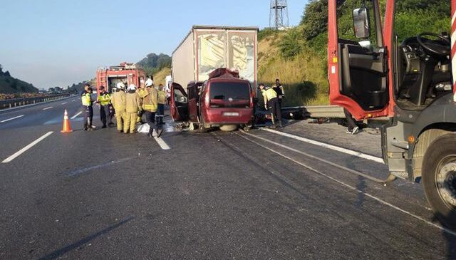 Kuzey Marmara Otoyolu’nda korkunç kaza! 1’i bebek 3 kişi hayatını kaybetti