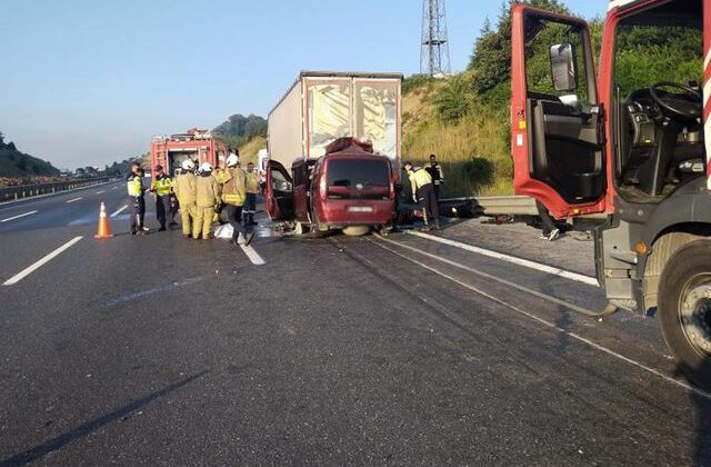 Kuzey Marmara Otoyolu’nda korkunç kaza! 1’i bebek 3 kişi hayatını kaybetti