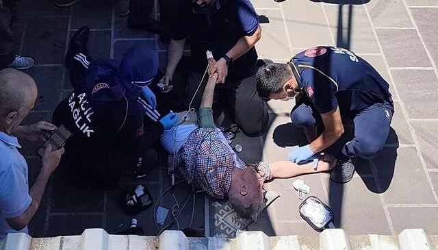 Kalp krizinden ölen arkadaşının cenazesinde kalp krizi geçirdi
