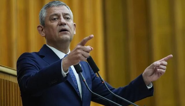 “CHP fiilen kapanmıştır” diyen Özel yeni parti sinyali verdi