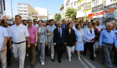 AK Parti’ye katılan Keşan Belediye Başkanı Mehmet Özcan, törenle belediyeye gitti