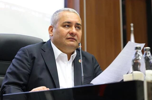 CHP’den istifa etmişti! Mesut Özarslan, CHP’nin yeni MYK üyelerine tebrik çiçeği gönderdi
