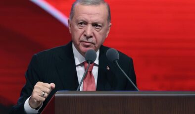 Cumhurbaşkanı Erdoğan’dan muhalefete eleştiri: Dış politikayı bırakın, gidin koltuk peşinde koşun