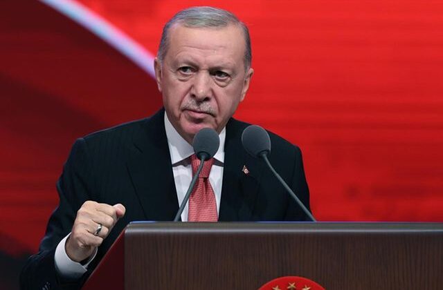 Cumhurbaşkanı Erdoğan’dan muhalefete eleştiri: Dış politikayı bırakın, gidin koltuk peşinde koşun