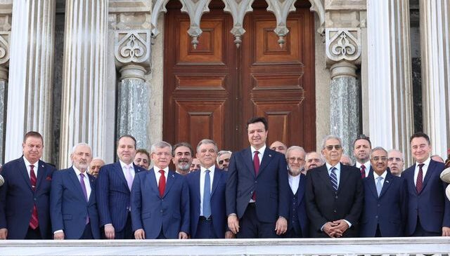 Gül, Babacan, Davutoğlu, Erbakan ve Arıkan aynı karede