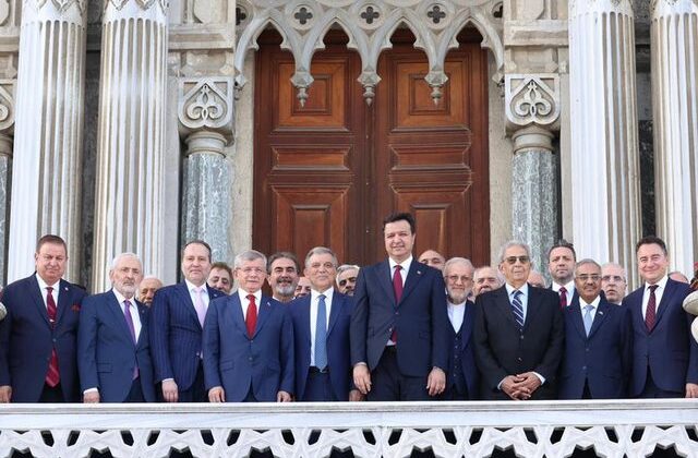 Gül, Babacan, Davutoğlu, Erbakan ve Arıkan aynı karede