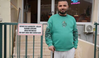Dükkan girişine kadınlar için astığı yazı, kentte gündem oldu