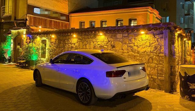Motosikletle gelip restoranı taradılar: 5 yaralı