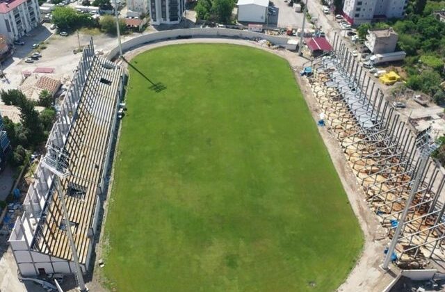 Depremde hasar alan 7 Ocak Stadyumu, yeniden yükseliyor