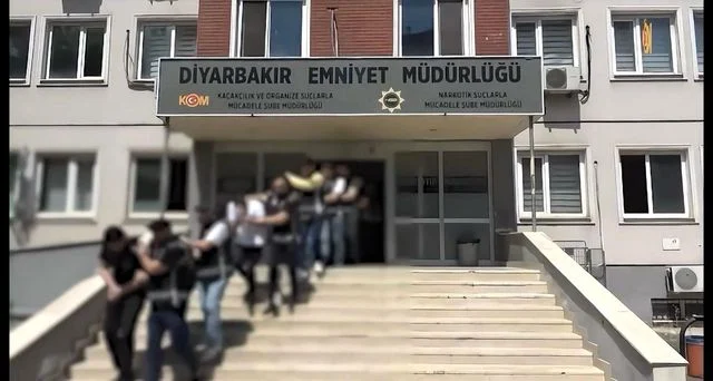 Diyarbakır'da Silahlı Suç Örgütüne Operasyon: 40 Gözaltı