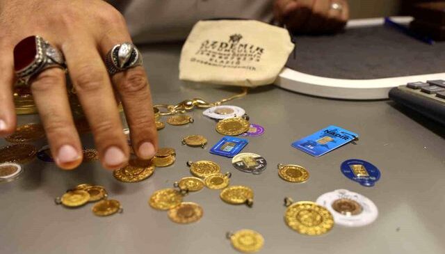 Düğün sonrası kuyumcuya giden vatandaş şaşkına döndü! Altınlar sahte ve ayarsız çıktı