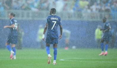 Dünya Kupası’na yıldırım engeli! Tribünler boşaltıldı, ikinci yarı başlamadı