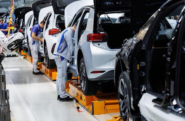 Otomotiv devi 4 fabrikasını kapatıyor! On binlerce kişi işsiz kalacak