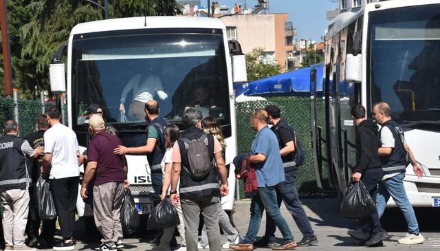 Ege Üniversitesi’ndeki yolsuzluk operasyonunda, eski başhekim ve dekan tutuklandı