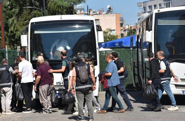 Ege Üniversitesi’ndeki yolsuzluk operasyonunda, eski başhekim ve dekan tutuklandı