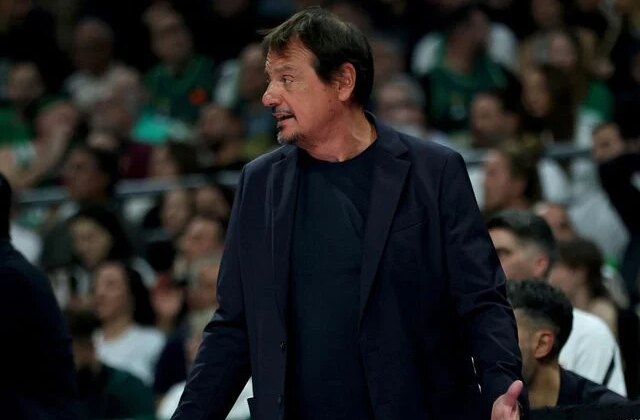 Ergin Ataman, Türkiye’ye hakaret eden Olympiakos taraftarına hadlerini bildirdi