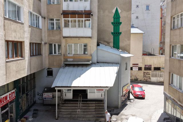 Uzaktan gören minare sanıyor, yanına yaklaşan şaşkına dönüyor