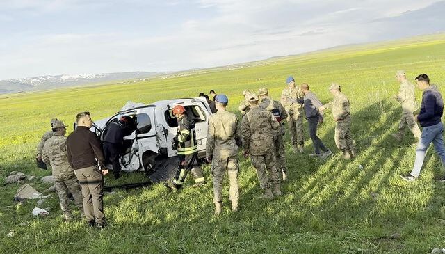 Hafif ticari araç takla attı: 1’i bebek 3 ölü, 4 yaralı