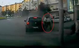 Erzurum’da otomobilin altında kalmaktan son anda kurtuldular; o anlar kamerada