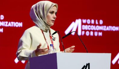 Esra Albayrak: Dekolonizasyon, Batı’ya “Efendilik kompleksinden” arınması için bir davettir