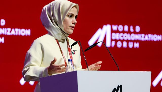 Esra Albayrak: Dekolonizasyon, Batı’ya “Efendilik kompleksinden” arınması için bir davettir