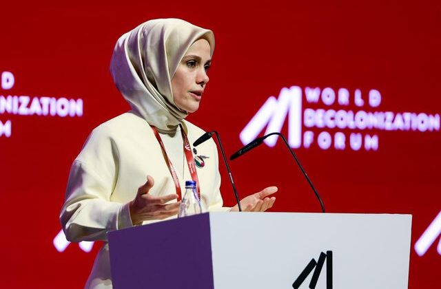 Esra Albayrak: Dekolonizasyon, Batı’ya “Efendilik kompleksinden” arınması için bir davettir