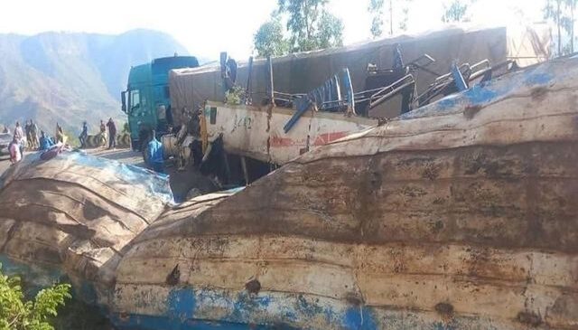 Etiyopya’da facia: Otobüs 100 metrelik uçuruma yuvarlandı: 28 kişi öldü