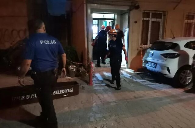 İzmir’de 1 kişi evde çıkan yangında hayatını kaybetti