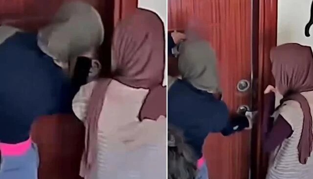 Eve girmeye çalışan hırsızlar kamerayı fark edince binadan kaçtı