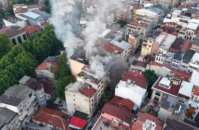Fatih’te 5 katlı iş hanında yangın: 1 kişi kurtarıldı