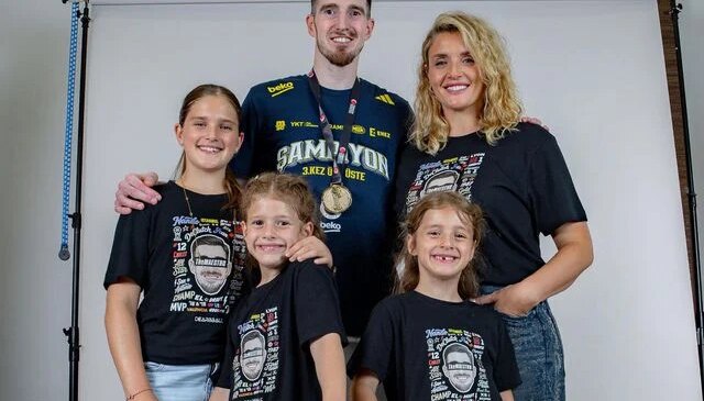 Fenerbahçe Beko forması giyen Nando De Colo, basketbolu bıraktı