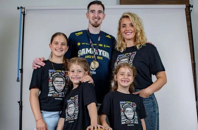 Fenerbahçe Beko forması giyen Nando De Colo, basketbolu bıraktı