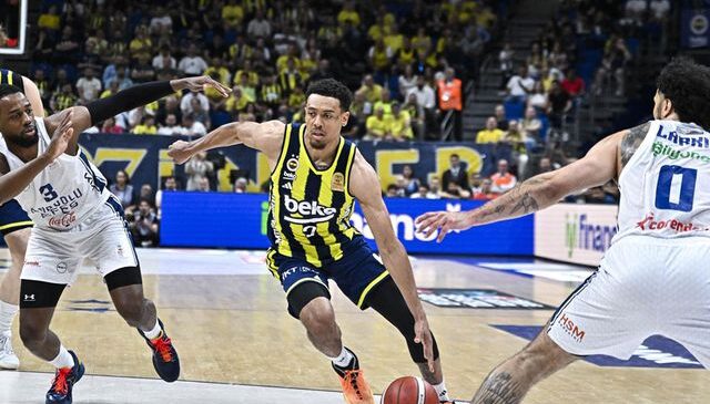 Fenerbahçe Beko yine 18 sayı geriden gelip kazandı