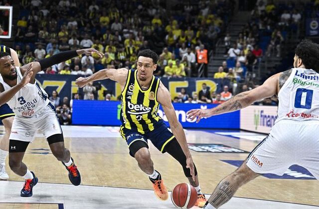 Fenerbahçe Beko yine 18 sayı geriden gelip kazandı