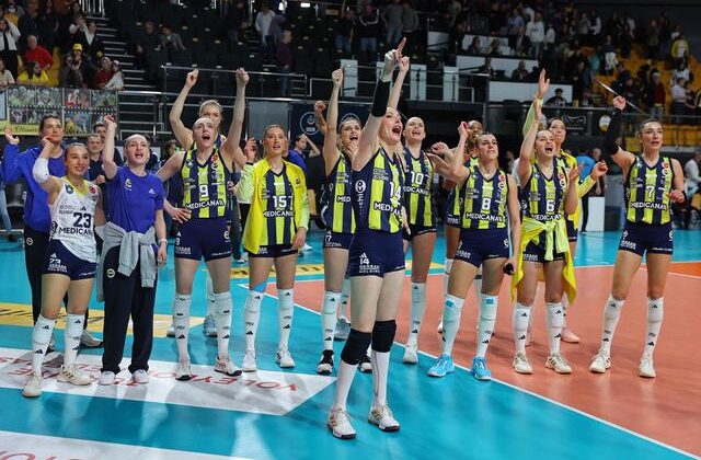 Fenerbahçe Kadın Voleybol Takımı’nda 7 oyuncuyla yollar ayrıldı