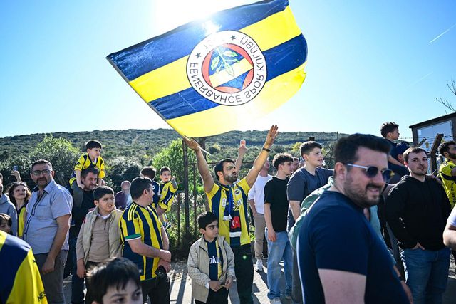 Fenerbahçe’de 2 yeni imza daha! Kampa katıldılar