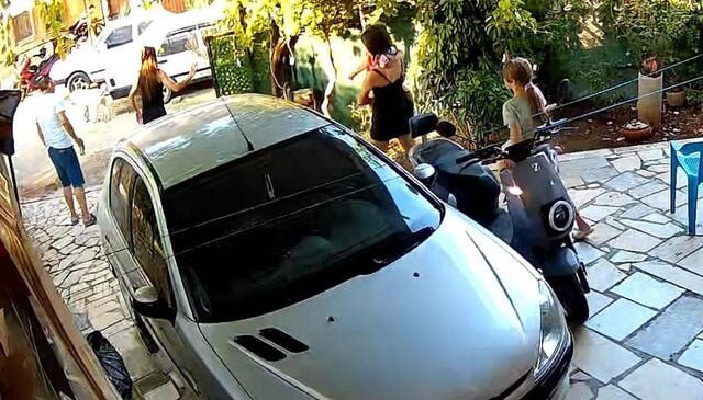 ‘Kapı gıcırtısı’ nedeniyle komşusunu çocukların gözü önünde katletti