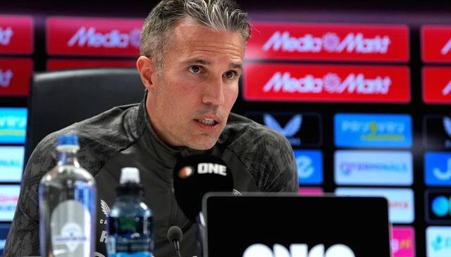 Feyenoord Robin van Persie’yi kovdu