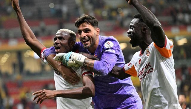 Galatasaray’da sürpriz! Gidecek deniyordu, takımda kalıyor