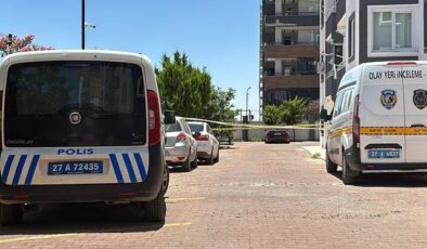 Kucağına aldığı çocuğuyla 8’inci kattan atladı: Anne öldü, çocuk ağır yaralandı