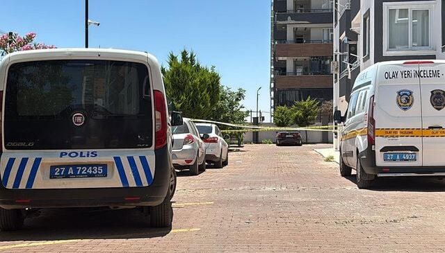 Kucağına aldığı çocuğuyla 8’inci kattan atladı: Anne öldü, çocuk ağır yaralandı