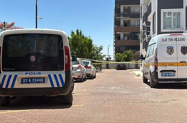 Kucağına aldığı çocuğuyla 8’inci kattan atladı: Anne öldü, çocuk ağır yaralandı