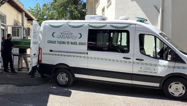 Gaziantep’te kavşakta mendil satarken bıçaklanan şahıs hayatını kaybetti
