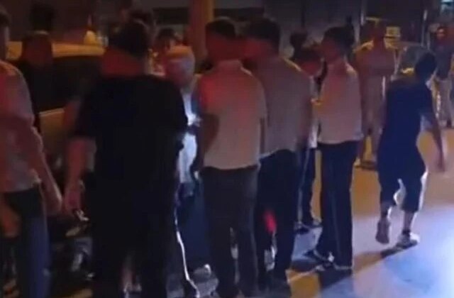 Otomobilin çarptığı çocuk hayatını kaybetti, ailenin feryatları yürek dağladı