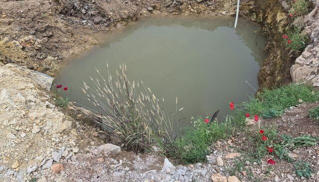 13 ve 15 yaşındaki iki kardeş su dolu inşaat çukurunda can verdi