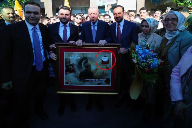 Gençlerden Erdoğan’a Babalar Günü sürprizi! Tablodaki not duygulandırdı