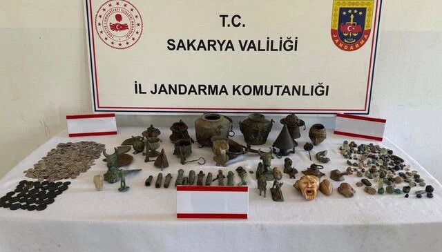 Evini kaçak müzeye dönüştüren şahıs yakalandı