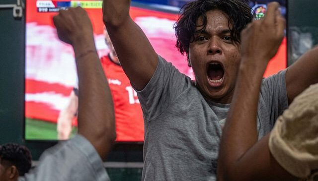 Görüntüler o ülkeden: Yedikleri gole gol atmış gibi sevindiler! İşte sebebi