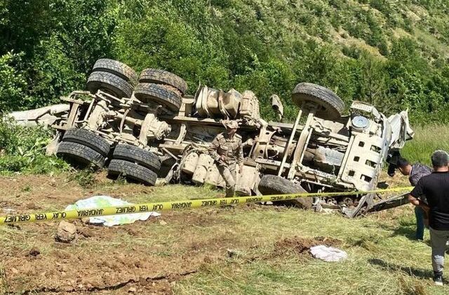 Beton mikseri uçuruma yuvarlandı! 2 kişi hayatını kaybetti